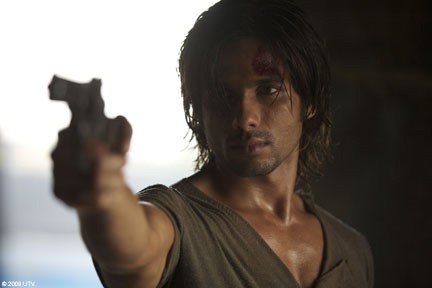 Kaminey Review - Ranveer Singh can never match up to Shahid Kapoor's acting  standards! - Living With Lili